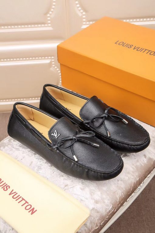 حذاء أسود لويس فيتون مصنوع من الجلد الطبيعي