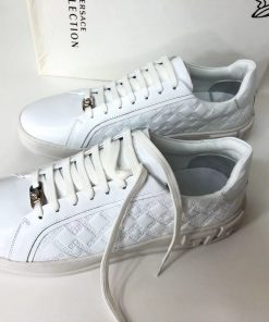 حذاء فيرساتشي أبيض اللون