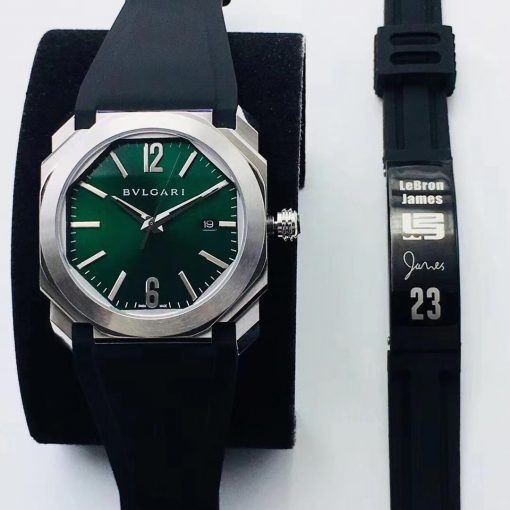 ساعة بولغاري تقليد بإطار أسود وأرضية بلون أخضر
