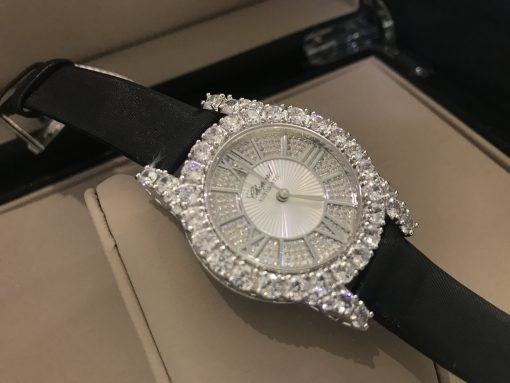 ⁦تقليد ساعة شوبارد Chopard بإطار أسود وأرضية بلون فضي للنساء مقاس 30⁩ - الصورة ⁦11⁩