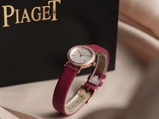 ⁦تقليد ساعة بياجيه Piaget بإطار زهري وأرضية بلون أبيض للنساء مقاس 24⁩ - الصورة ⁦6⁩