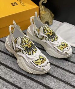 حذاء ماركة فيندي سبور بلون أبيض أنيق
