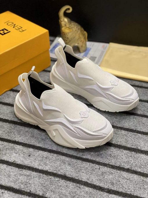 حذاء ماركة فيندي سبور بلون أبيض