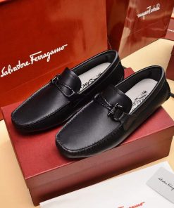 حذاء ماركة سلفاتوري فيراغامو بلون أسود