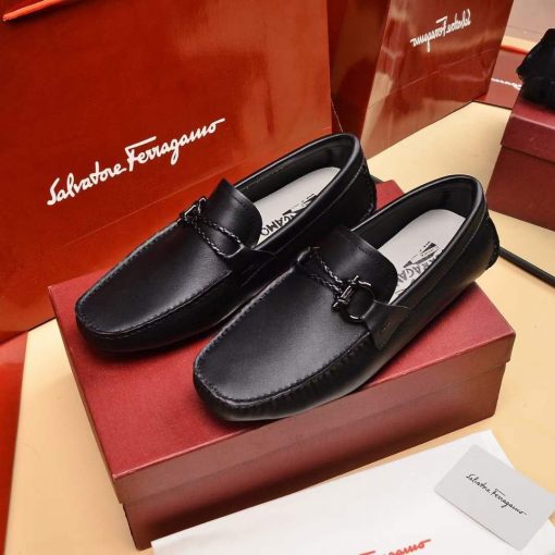 حذاء ماركة سلفاتوري فيراغامو بلون أسود