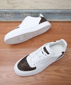 حذاء ماركة لويس فيتون سبور بلون أبيض
