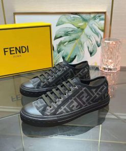 حذاء ماركة فيندي سبور أنيق بلون أسود