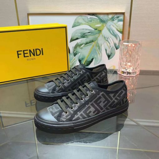 حذاء ماركة فيندي سبور أنيق بلون أسود