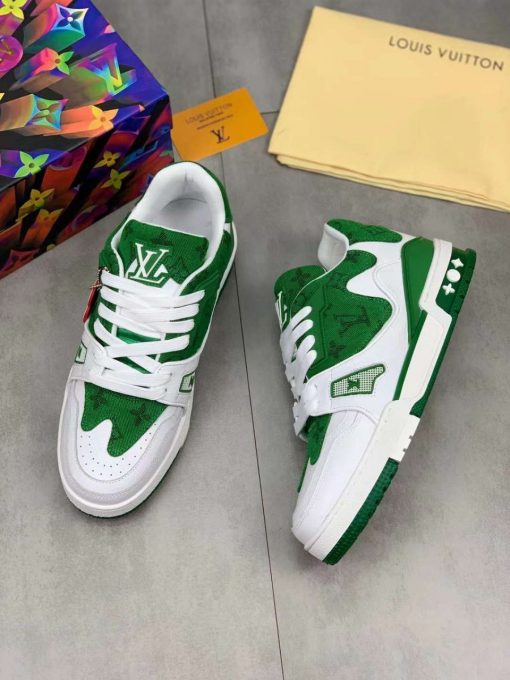 حذاء لويس فيتون سبور أنيق بلون أبيض وأخضر