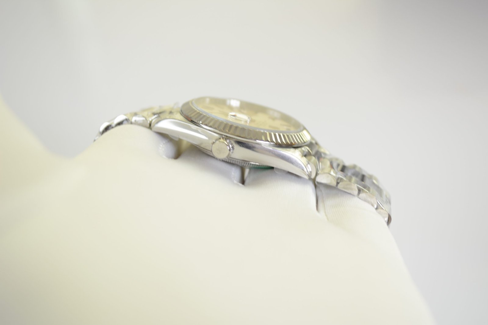 ساعة رولكس داي ديت بالتاريخ والأيام أرضيه لون أبيض للرجال مقاس 40 Rolex - الصورة 5