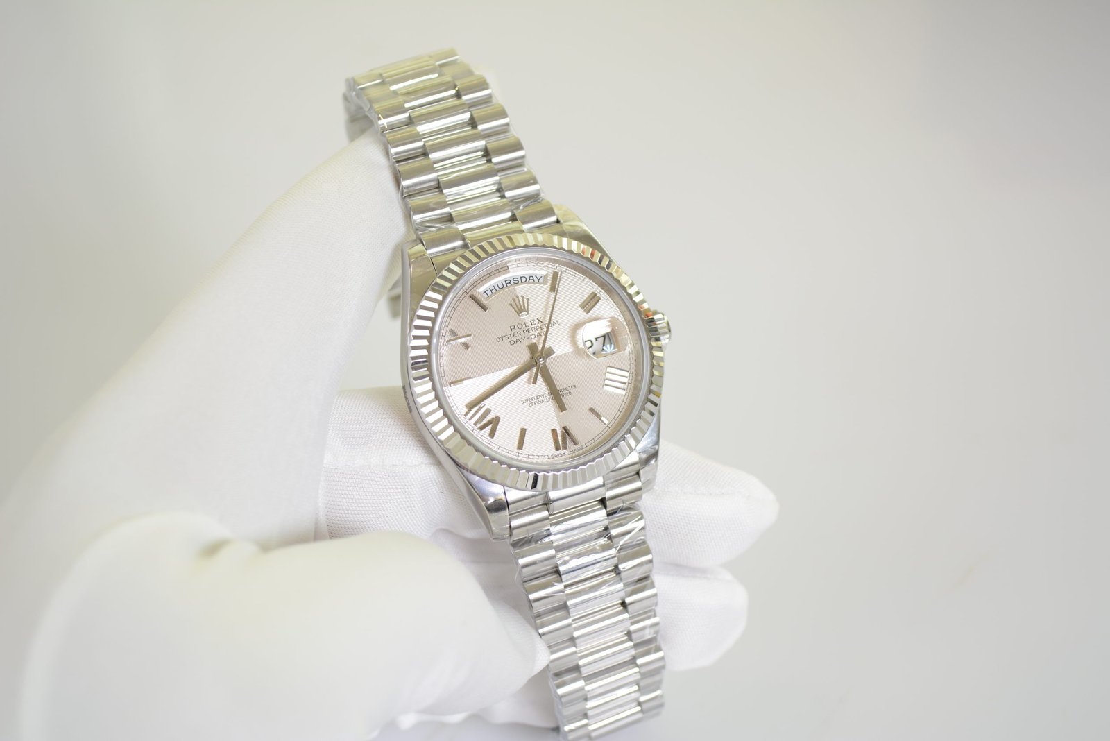 ساعة رولكس داي ديت بالتاريخ والأيام أرضيه لون أبيض للرجال مقاس 40 Rolex - الصورة 14