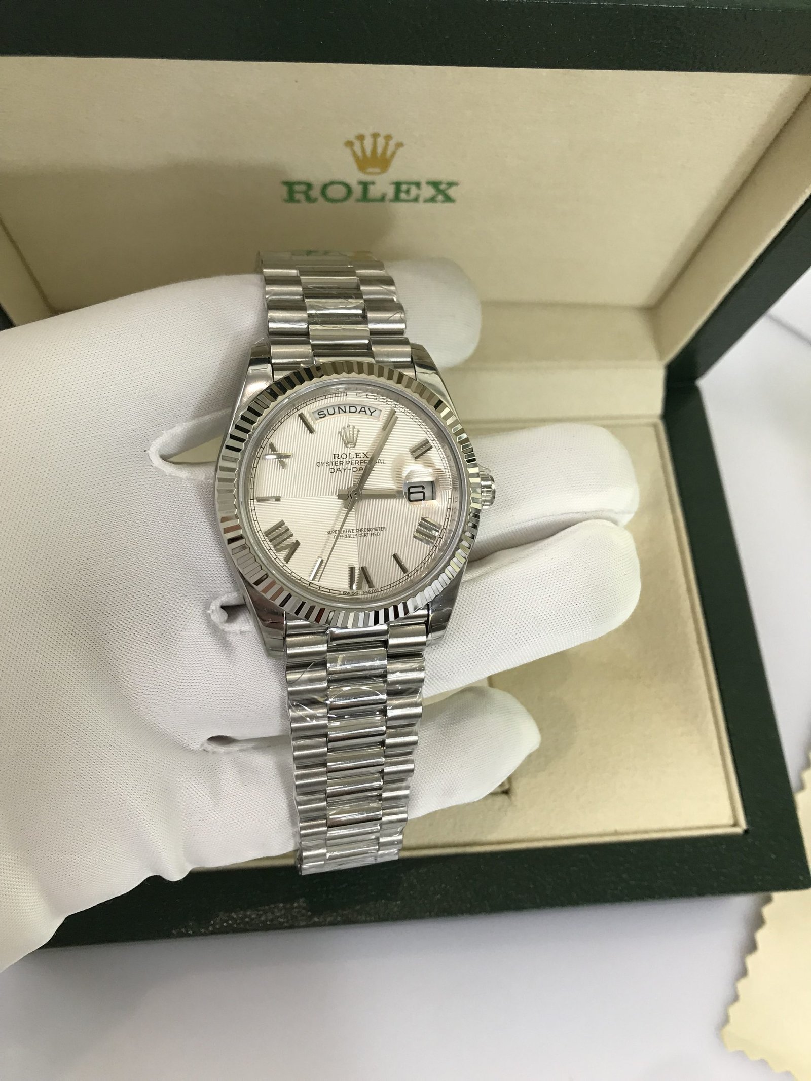 ساعة رولكس داي ديت بالتاريخ والأيام أرضيه لون أبيض للرجال مقاس 40 Rolex - الصورة 22