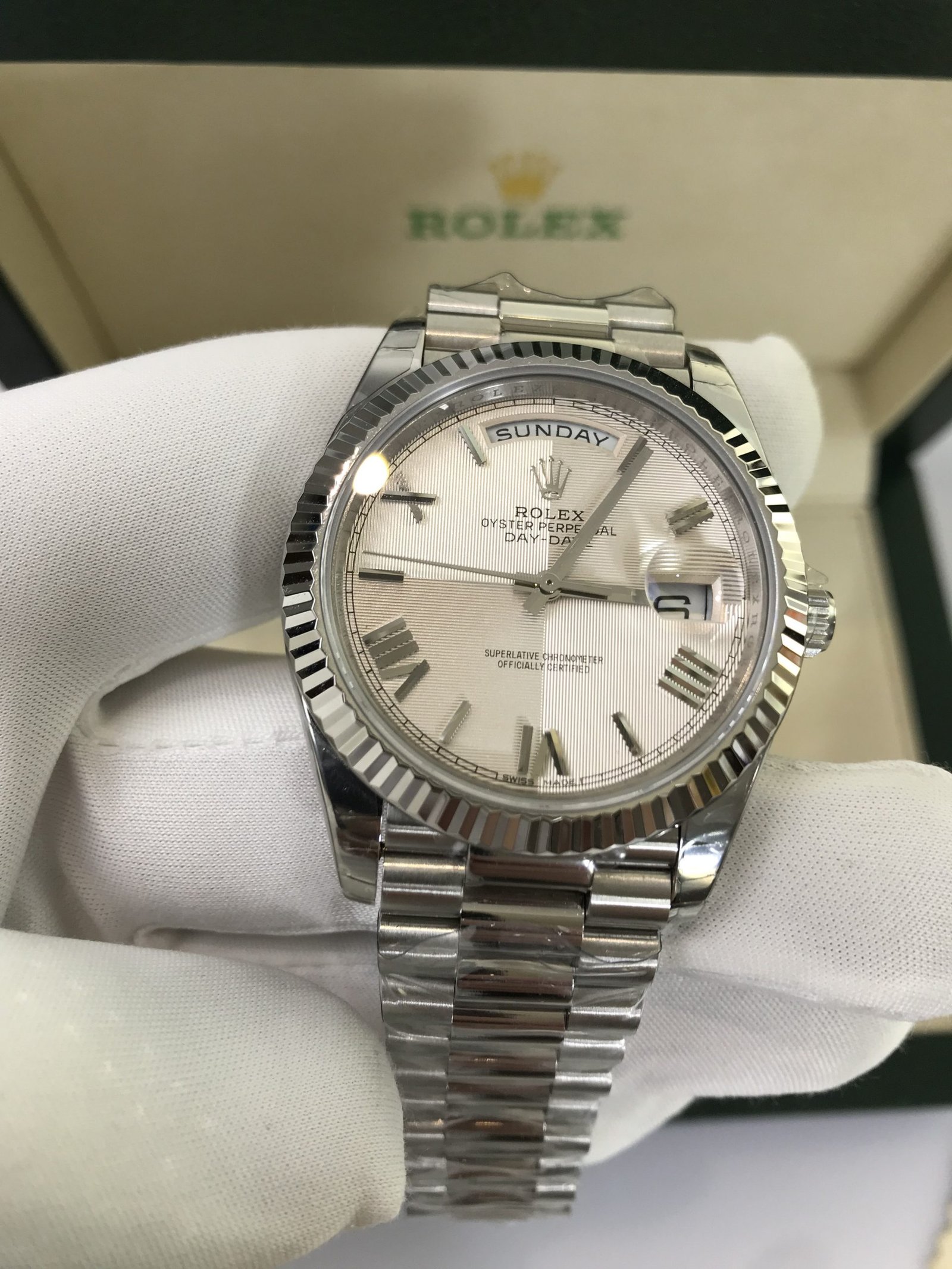 ساعة رولكس داي ديت بالتاريخ والأيام أرضيه لون أبيض للرجال مقاس 40 Rolex - الصورة 23