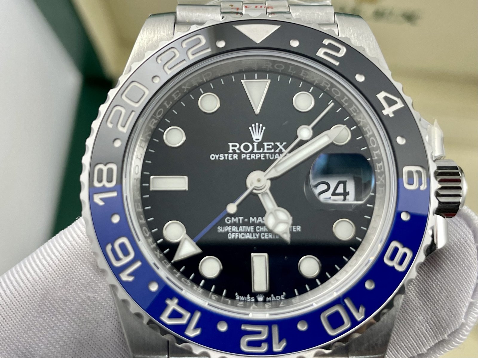Rolex ساعات رولكس تقليد جي إم تي فضية بالتاريخ بأرضية لون أسود للرجال مقاس 40 - الصورة 3