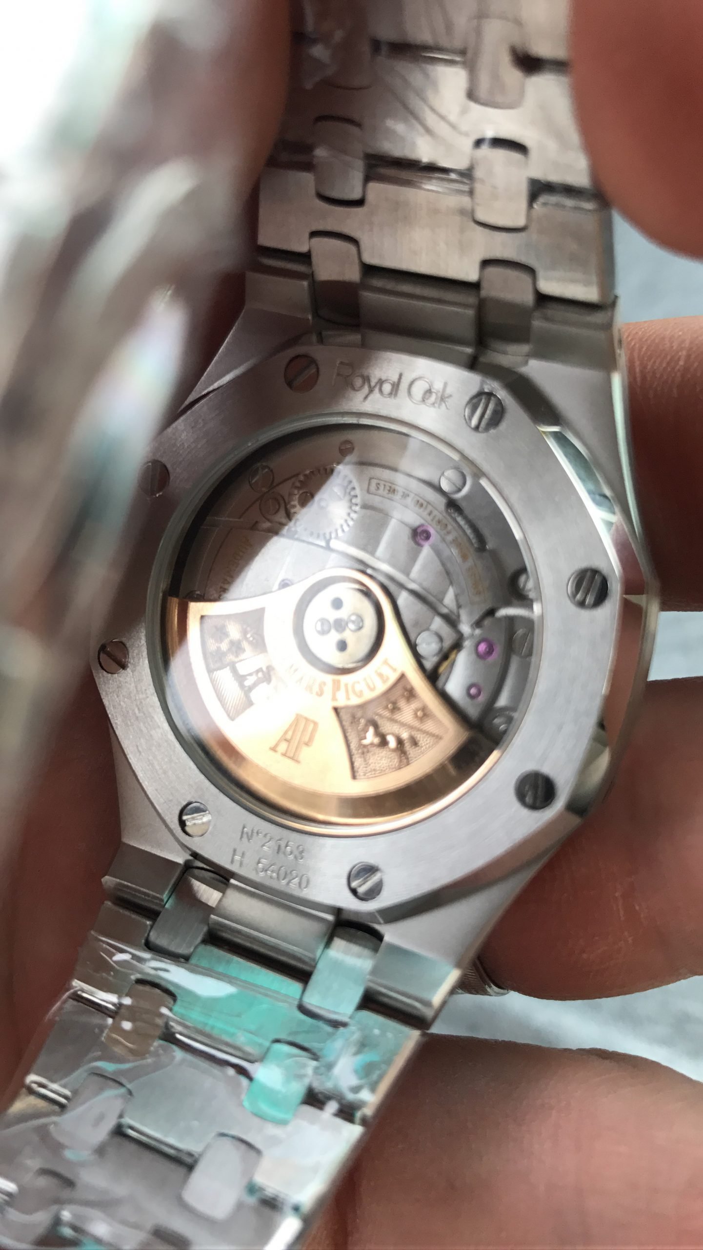 Audemars Piguet ساعة تقليد اوديمارز بياجيه إطار فضي بأرضية لون أزرق للرجال مقاس 41 - الصورة 5