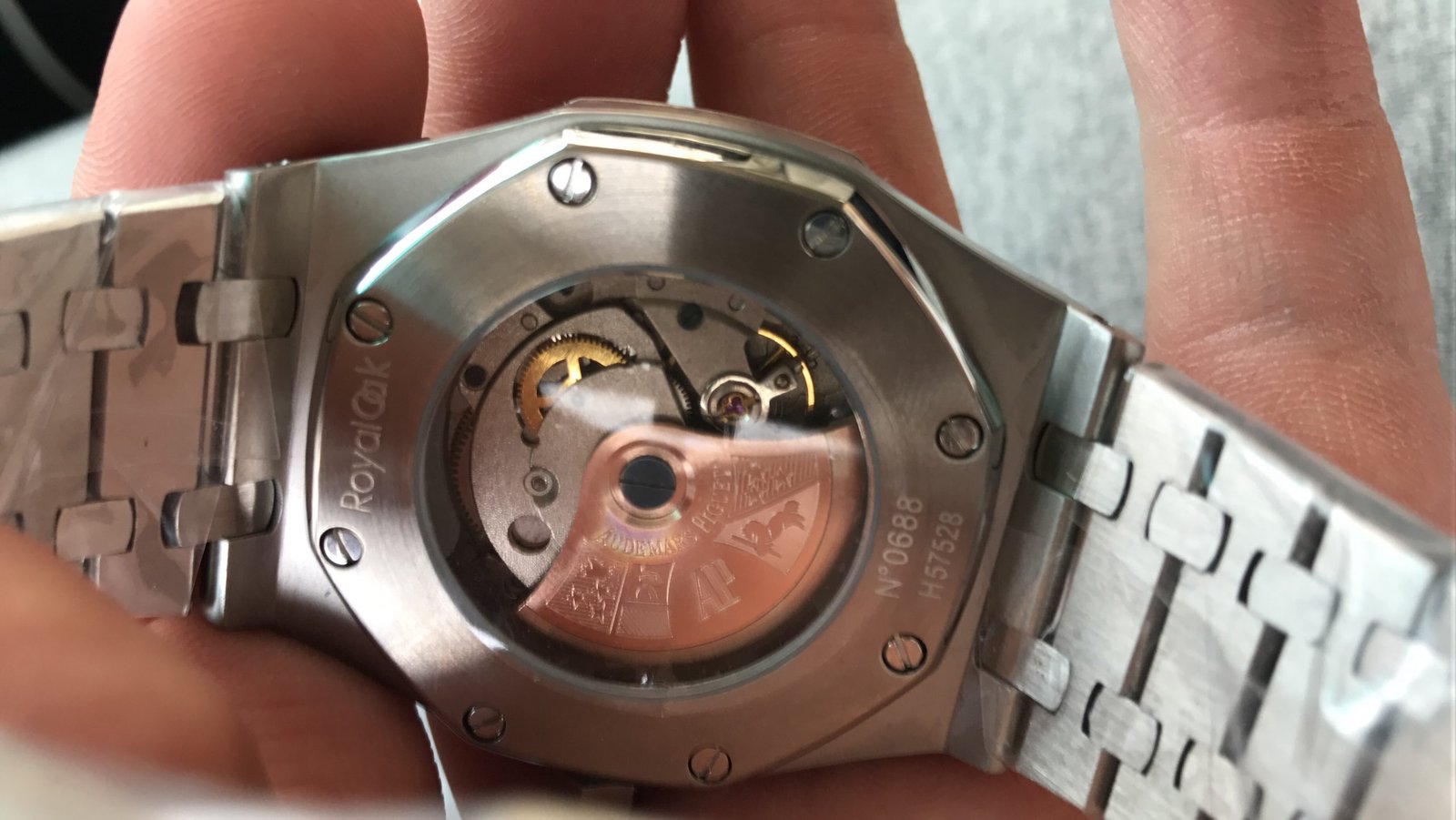 Audemars Piguet ساعة تقليد اوديمارز بياجيه إطار فضي بأرضية لون أزرق للرجال مقاس 41 - الصورة 6